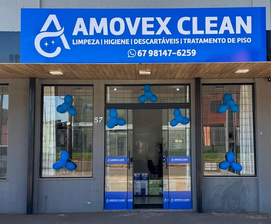 Fachada da loja AMOVEX CLEAN, com a placa azul da marca e a porta de vidro no número 57